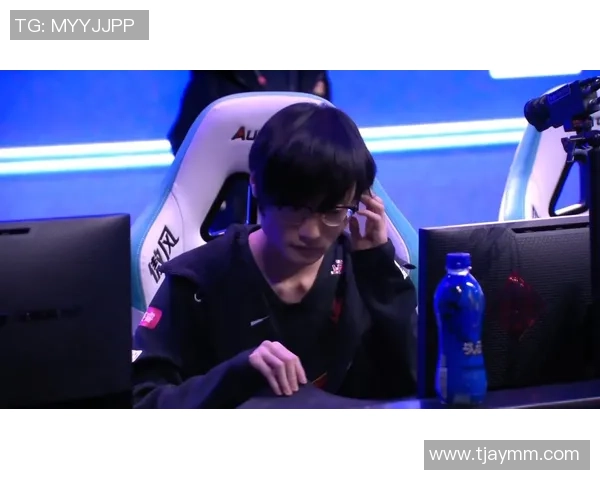 王者荣耀热议：FPX战队实力之争引发玩家热烈讨论与思考